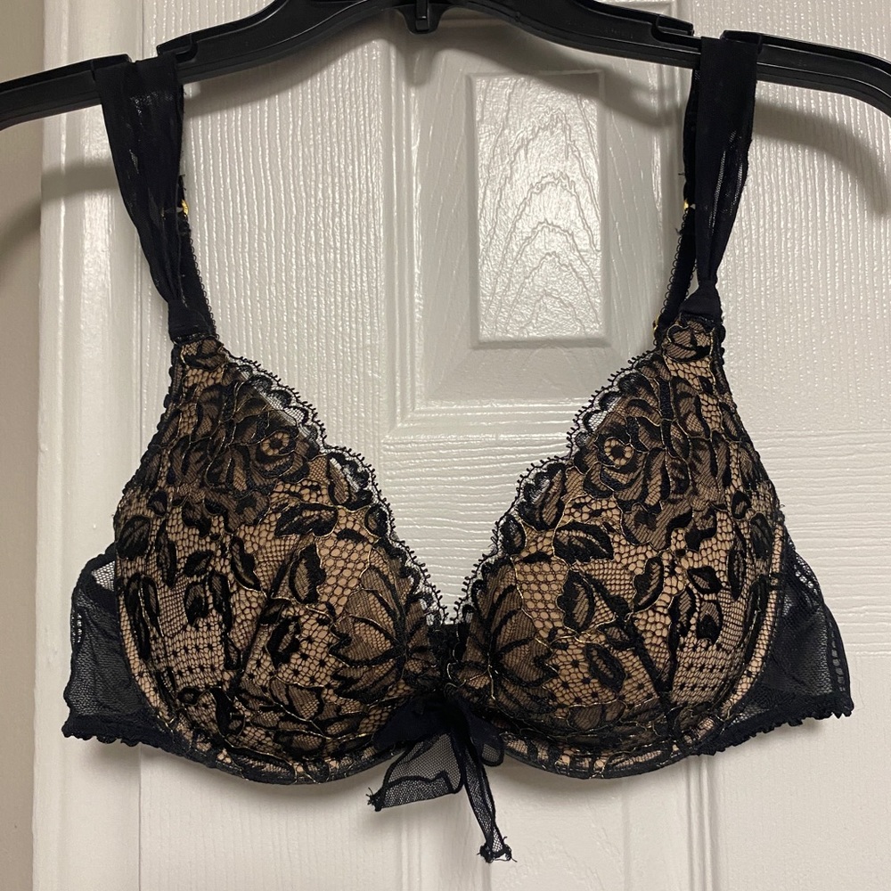 NWOT~ VS “Very Sexy” Push Up Bra